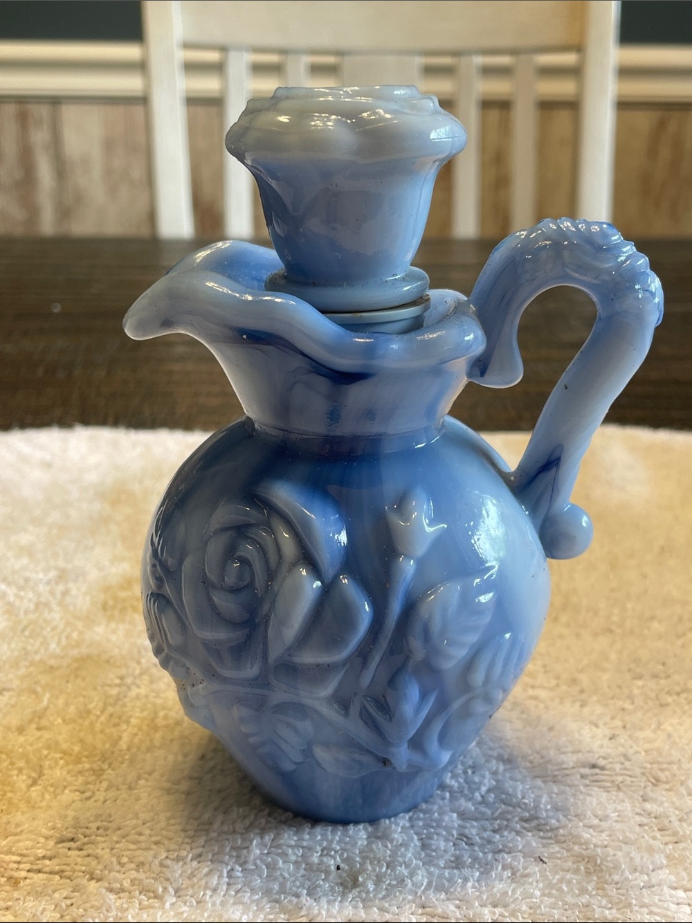 VINTAGE 1978 AVON BLUE VICTORIAN ROSE COLLECTIBLE GLASS PITCHER